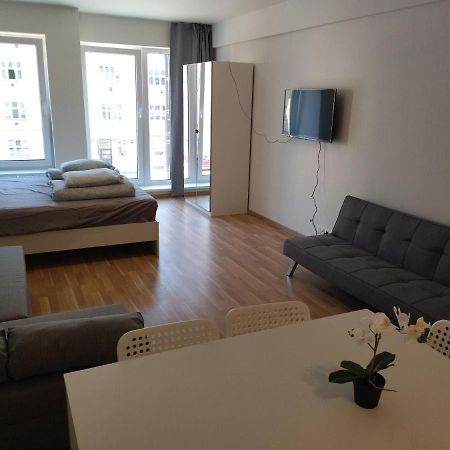 Brand New One Bedroom Apartment #54 In Brand New Building With Free Parking Prag Eksteriør billede