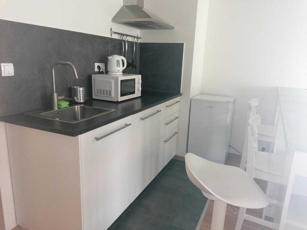 Brand New One Bedroom Apartment #54 In Brand New Building With Free Parking Prag Eksteriør billede